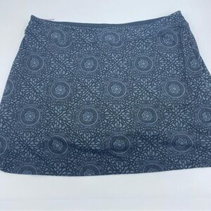 Tranquility by Colorado Clothing Black & Gray Print Skort